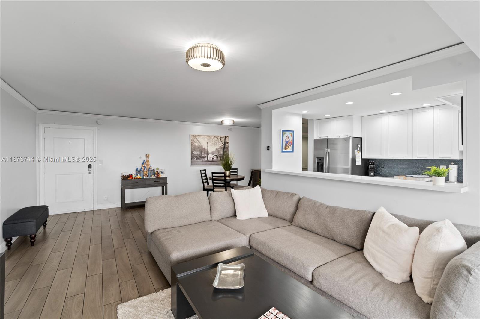 VANTAGE VIEW CONDO - Residential