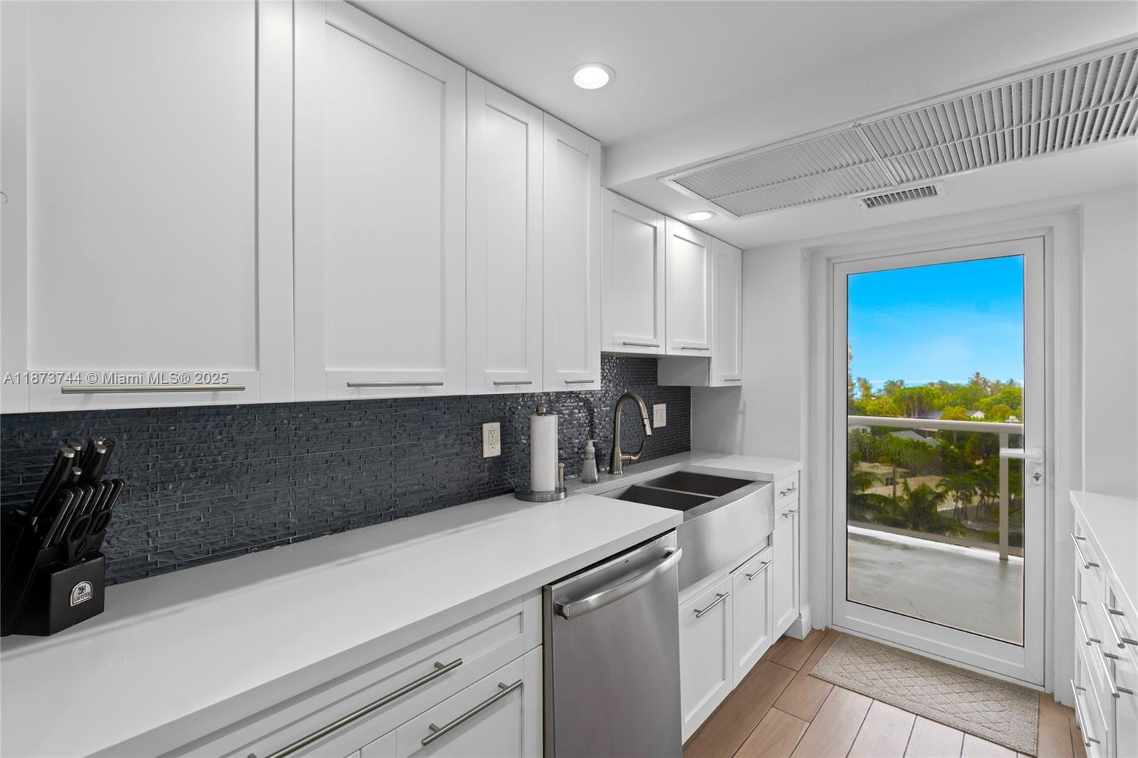 VANTAGE VIEW CONDO - Residential