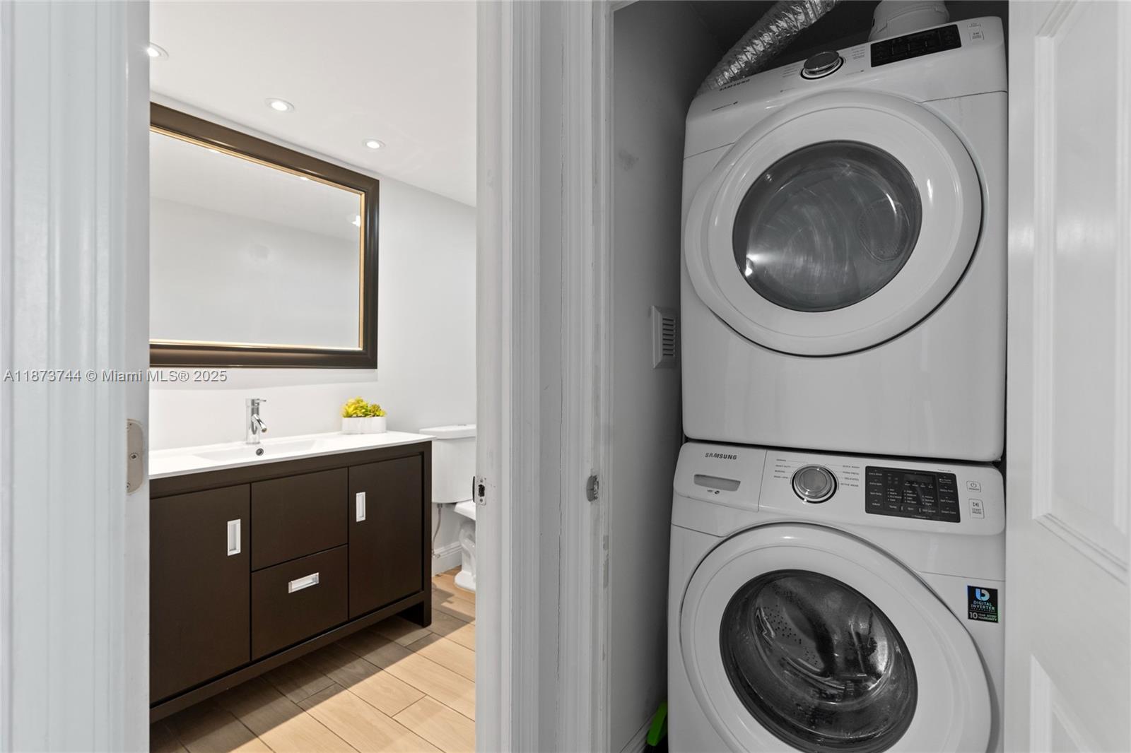 VANTAGE VIEW CONDO - Residential