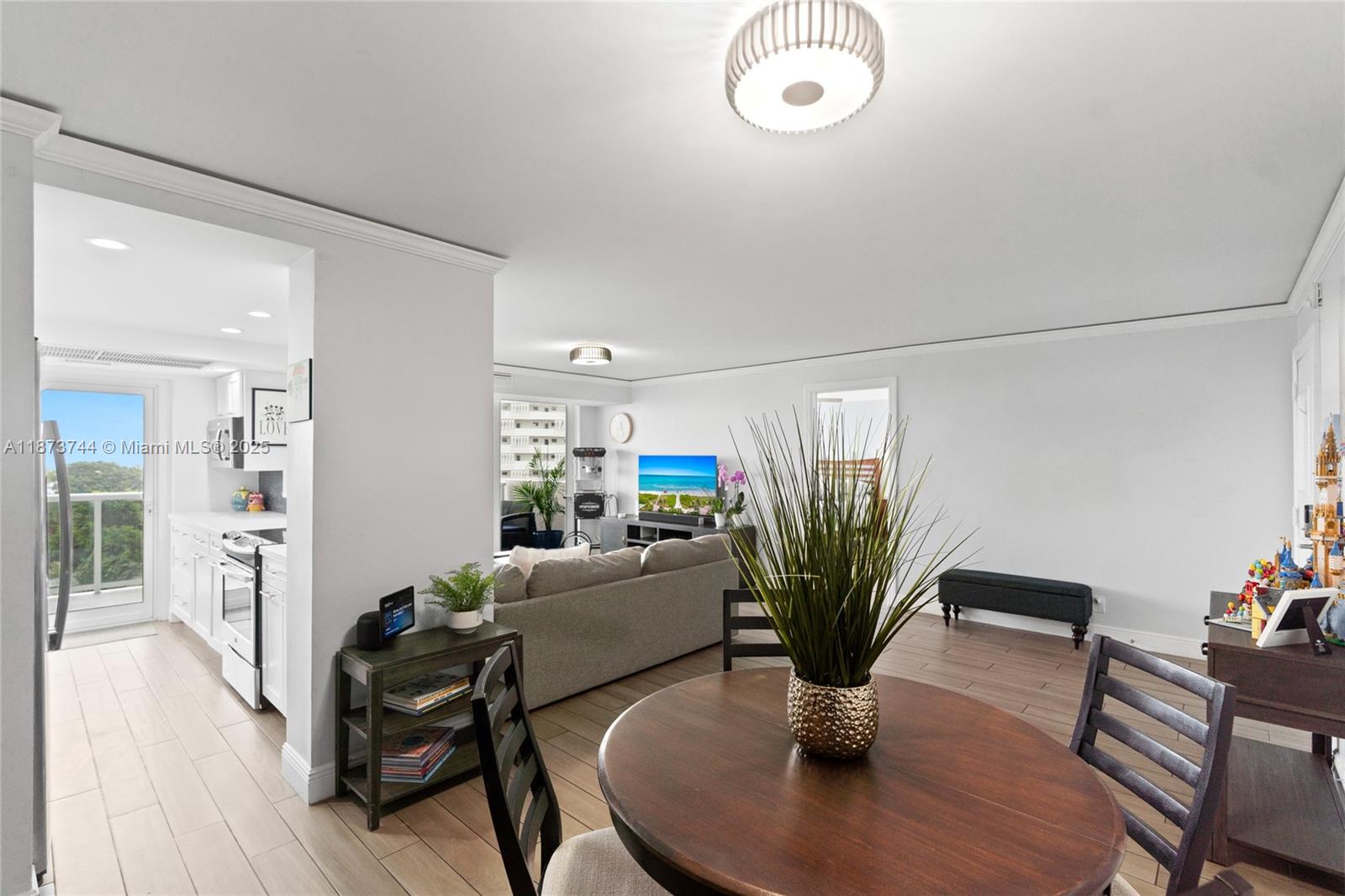 VANTAGE VIEW CONDO - Residential