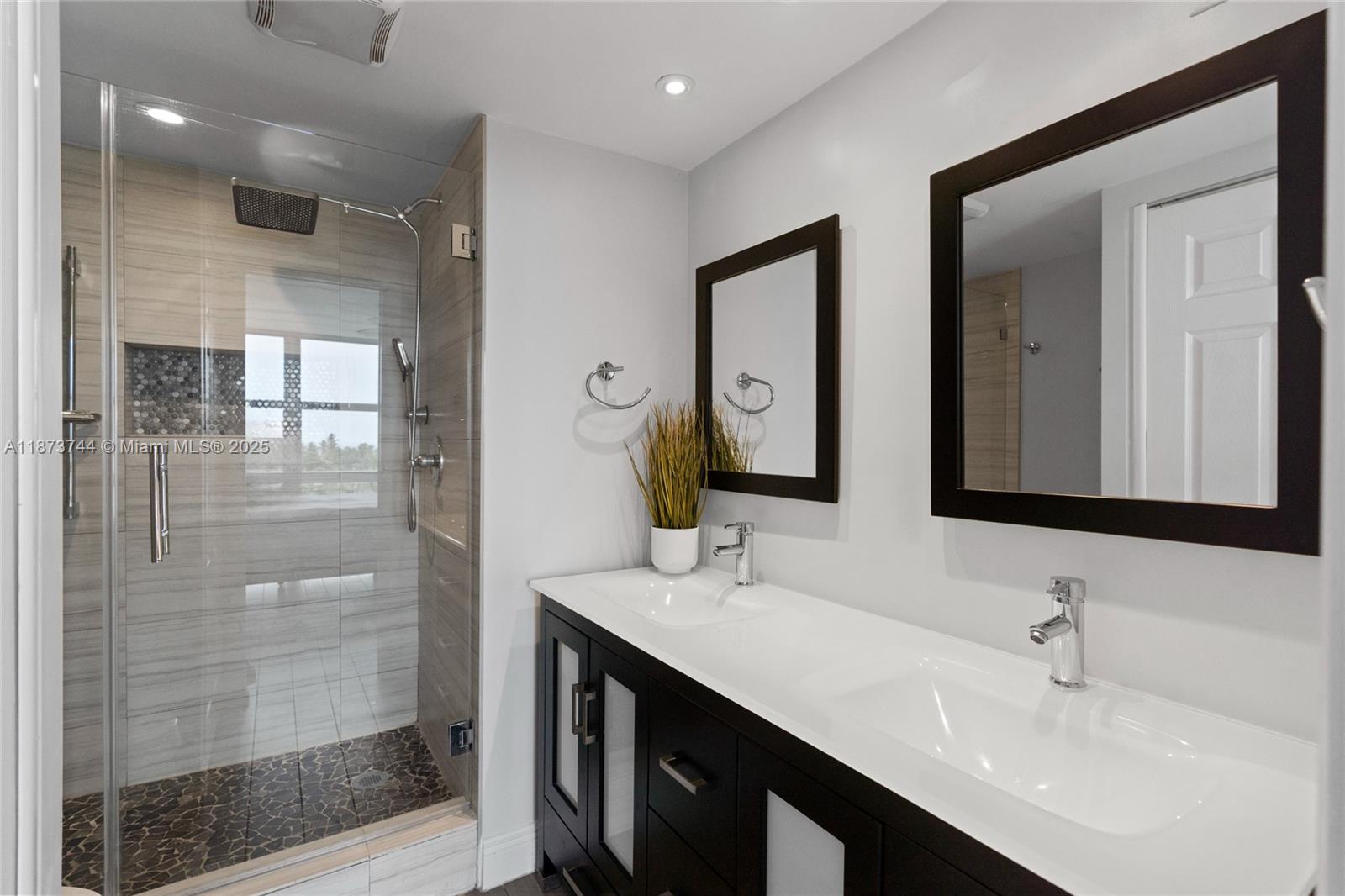 VANTAGE VIEW CONDO - Residential