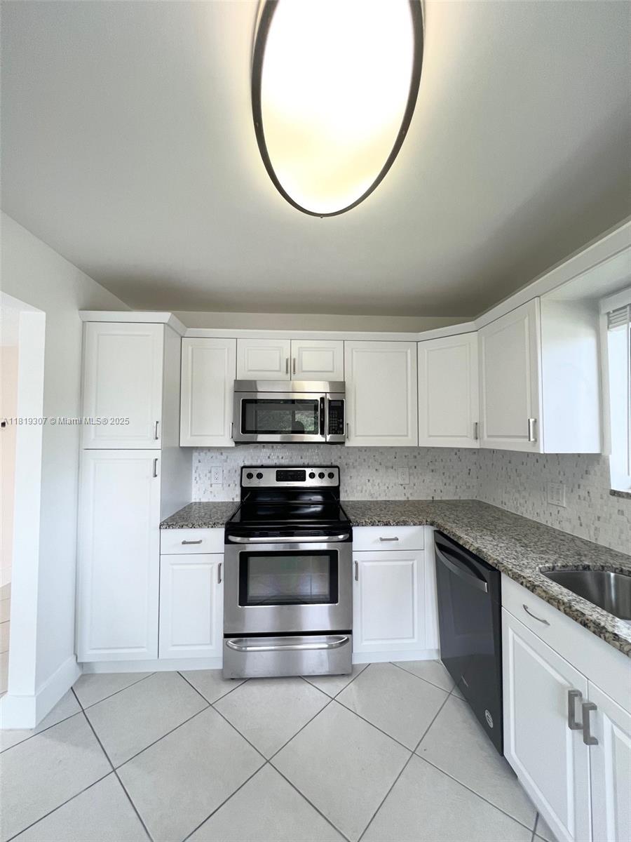 GARDENS AT BONAVENTURE 11 - Residential Lease