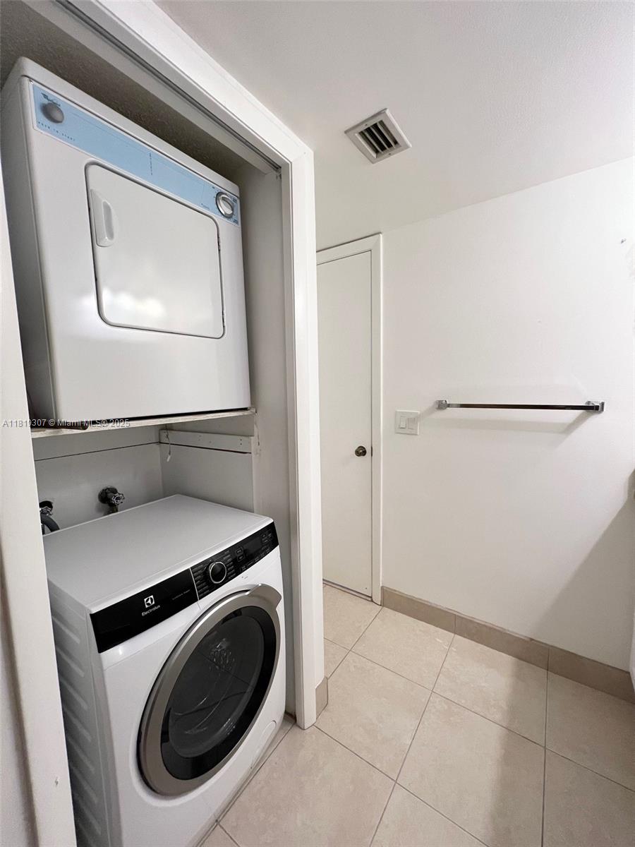 GARDENS AT BONAVENTURE 11 - Residential Lease
