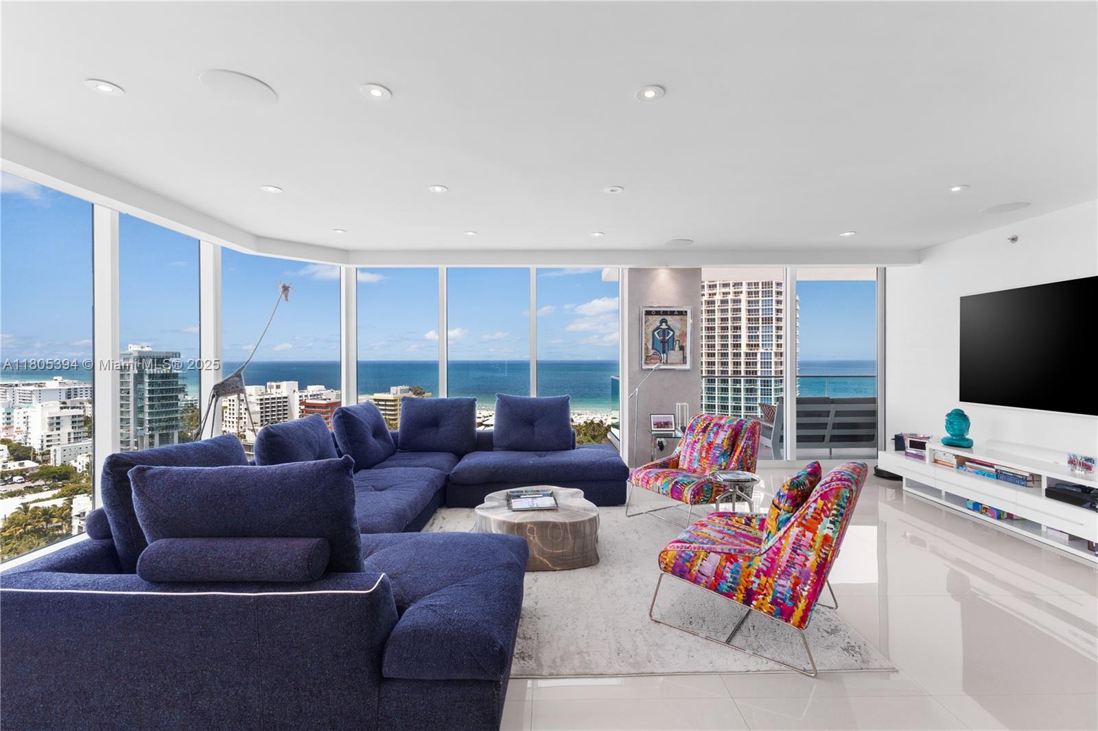300 S Pointe Dr 2005