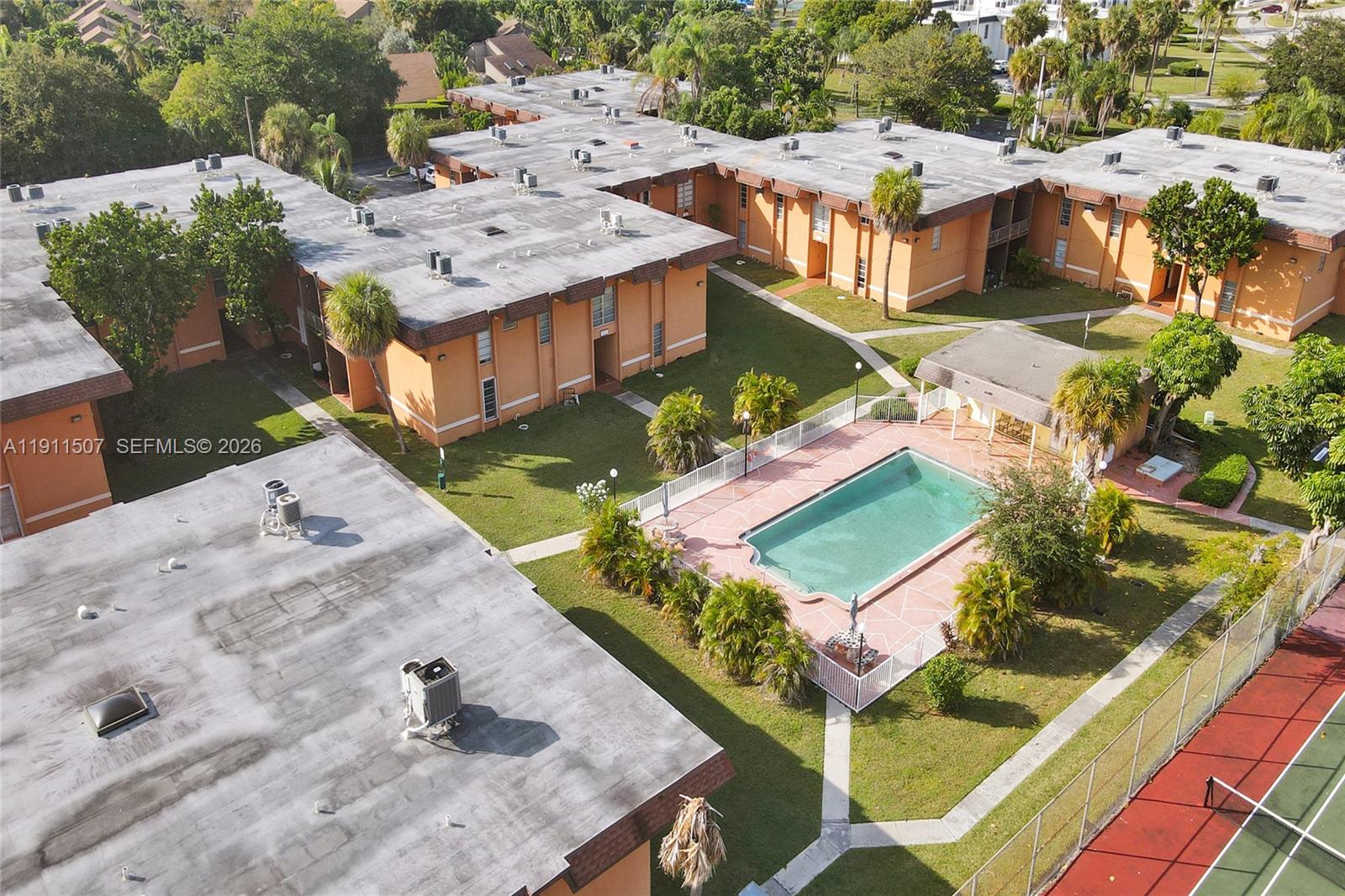 SUNSET PALMS EAST CONDO - Residential