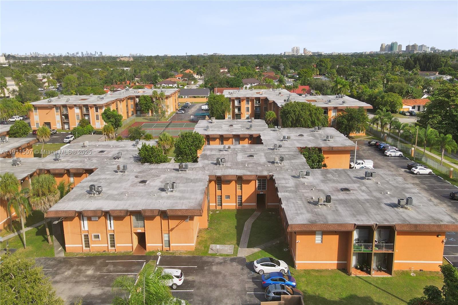 SUNSET PALMS EAST CONDO - Residential