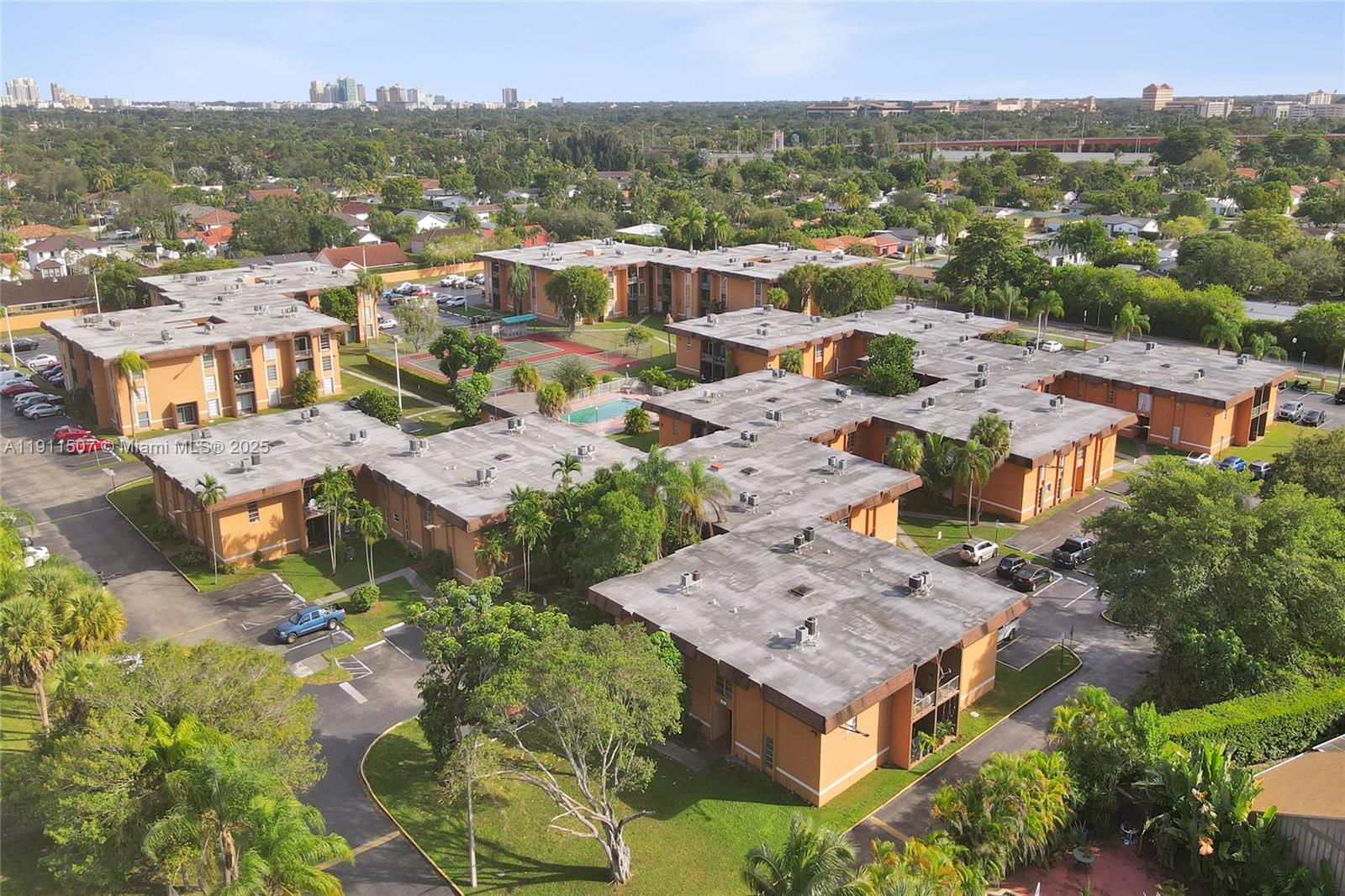 SUNSET PALMS EAST CONDO - Residential