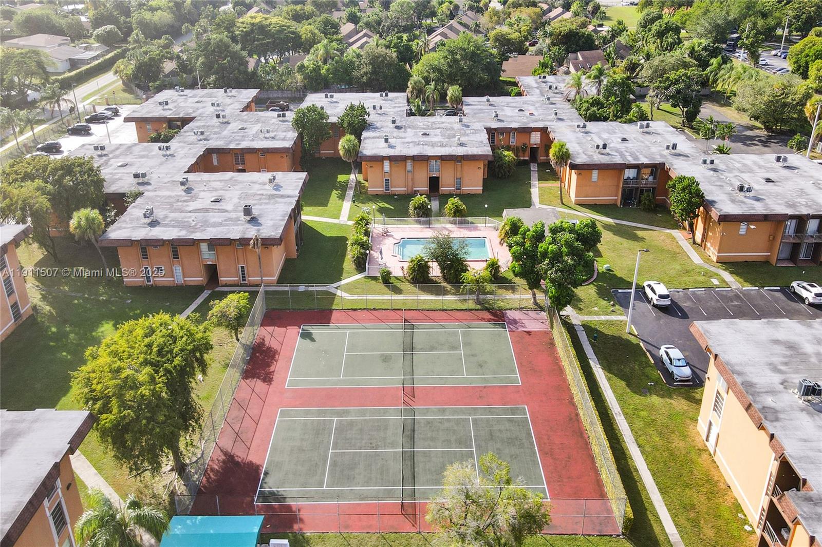 SUNSET PALMS EAST CONDO - Residential