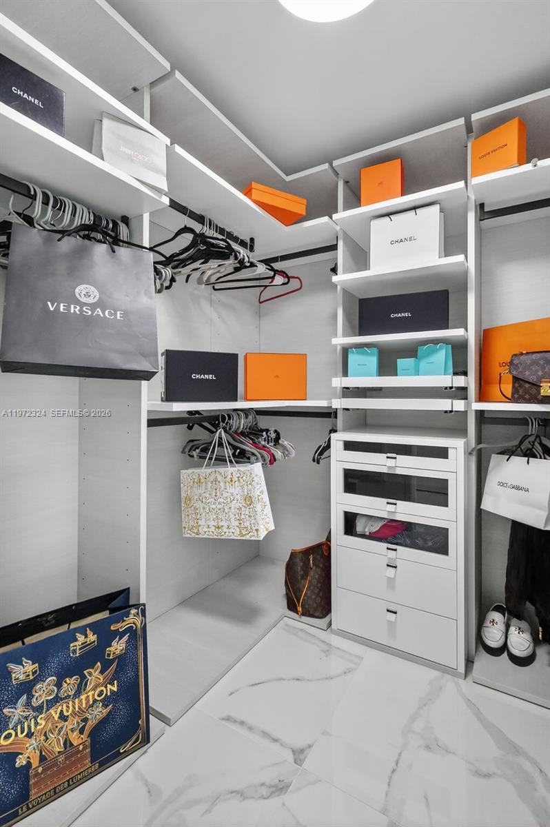 PARQUE TOWERS CONDO - Residential