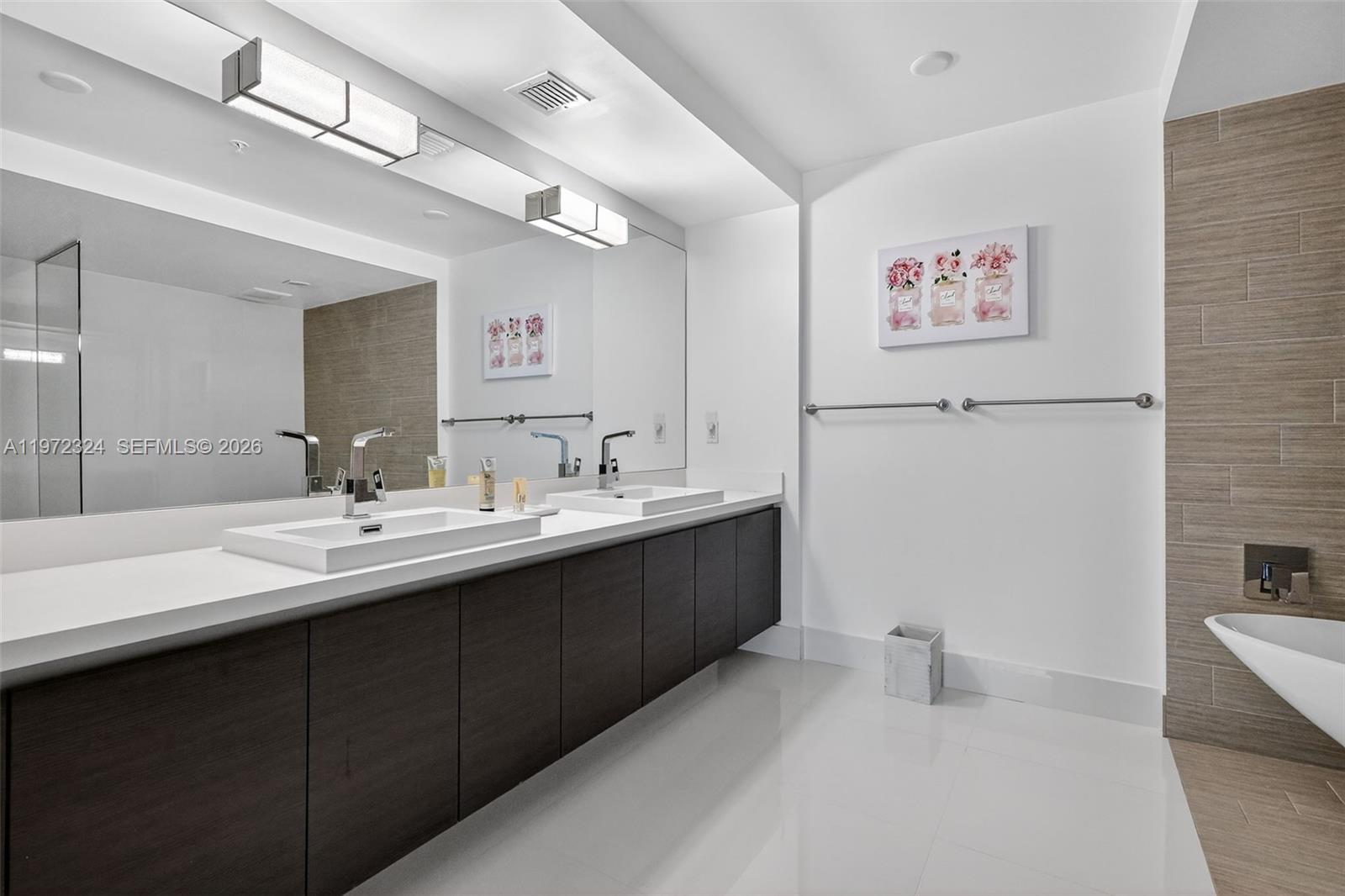 PARQUE TOWERS CONDO - Residential