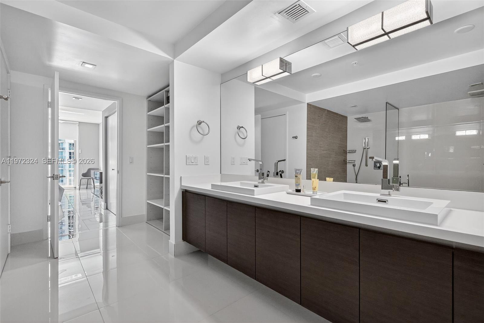 PARQUE TOWERS CONDO - Residential