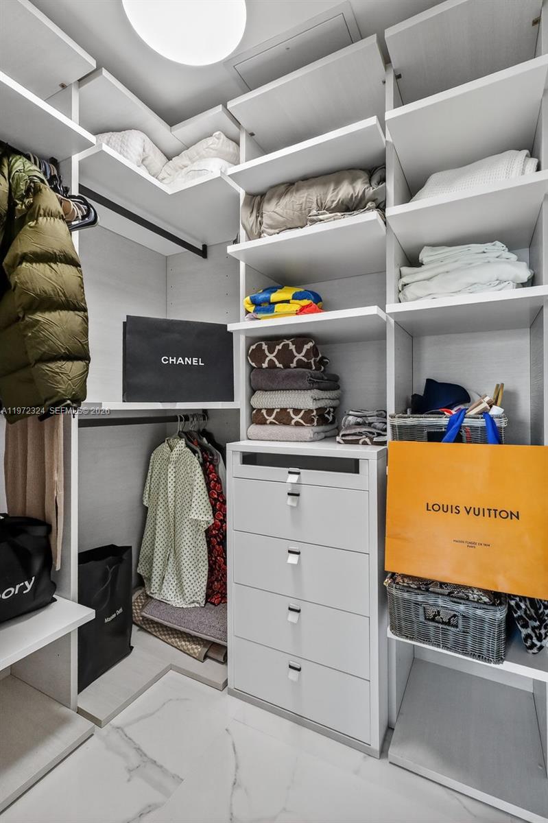 PARQUE TOWERS CONDO - Residential