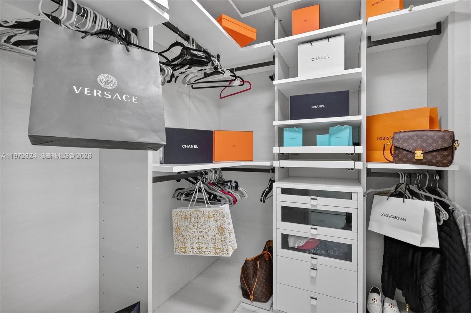 PARQUE TOWERS CONDO - Residential