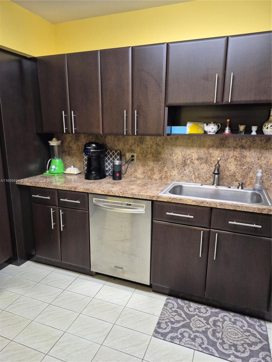 HILLCREST EAST NO 26 COND - Residential
