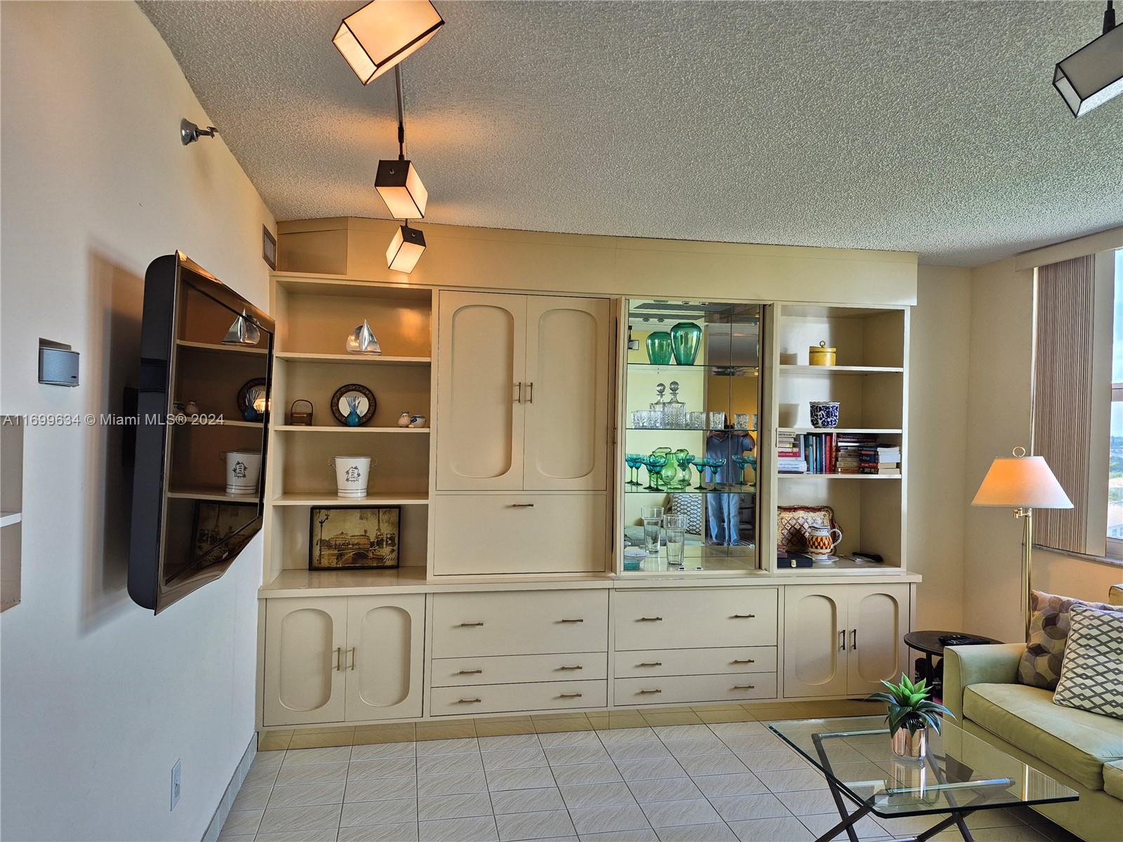 HILLCREST EAST NO 26 COND - Residential