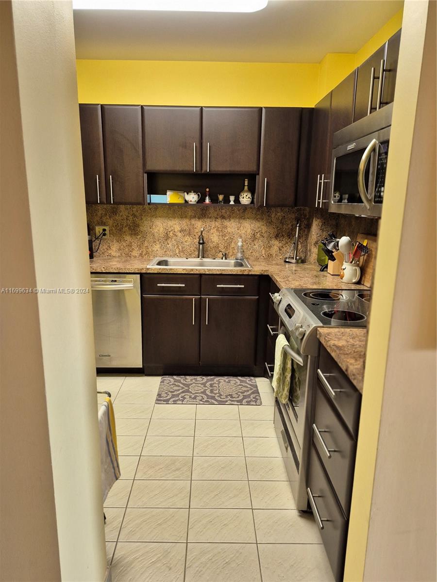 HILLCREST EAST NO 26 COND - Residential
