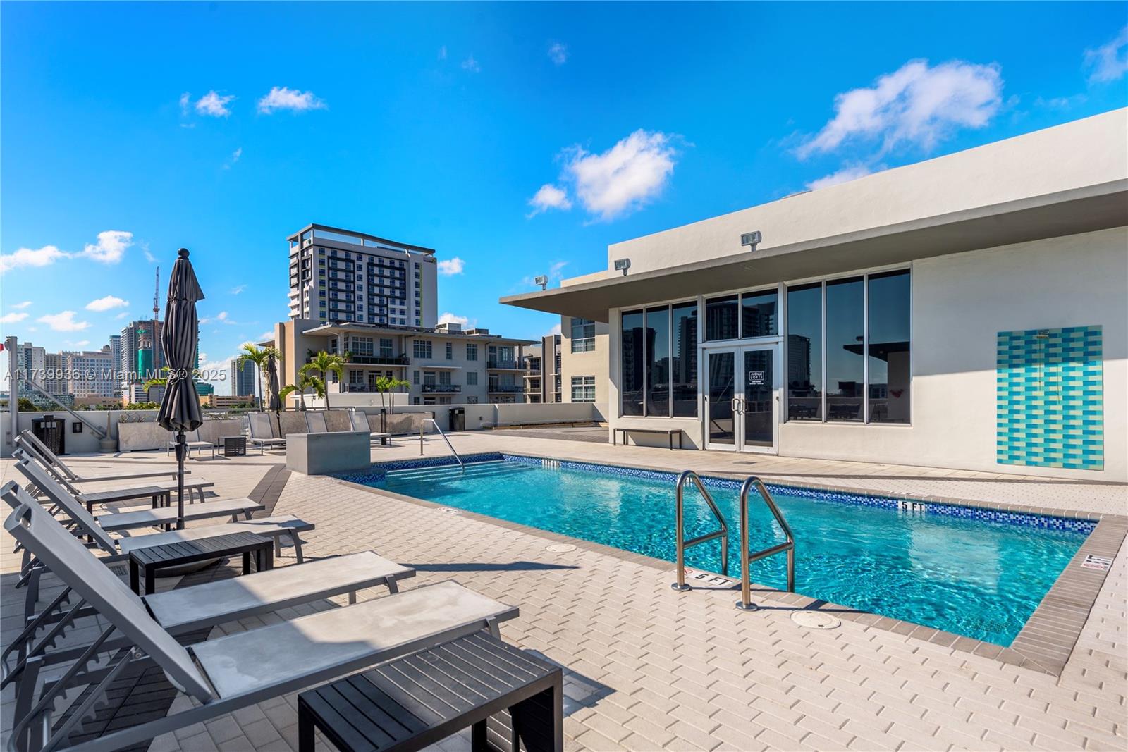 AVENUE LOFTS - Residential