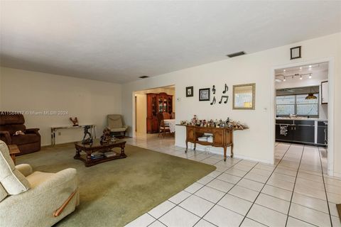 Single Family Residence in Pembroke Pines FL 12001 23rd St St 8.jpg