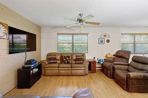 Single Family Residence in Pembroke Pines FL 12001 23rd St St 19.jpg