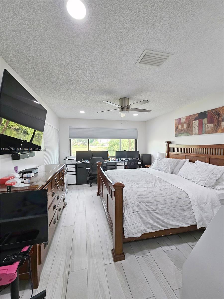 EMERALD OAKS 17 CONDO - Residential Lease