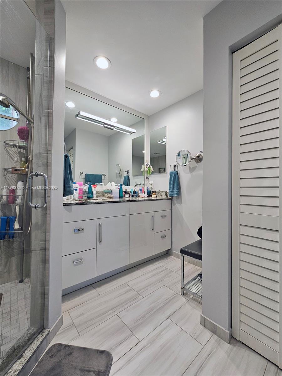 EMERALD OAKS 17 CONDO - Residential Lease