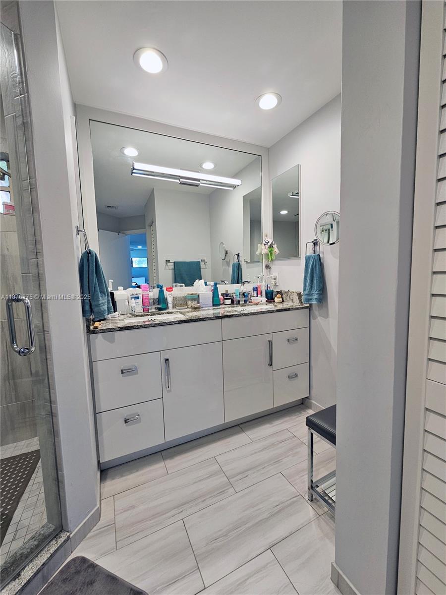 EMERALD OAKS 17 CONDO - Residential Lease