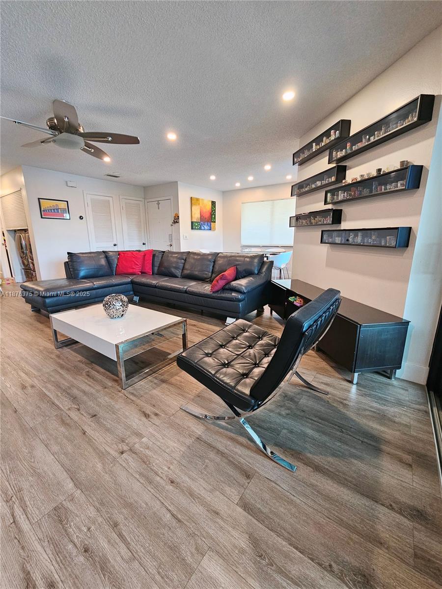 EMERALD OAKS 17 CONDO - Residential Lease