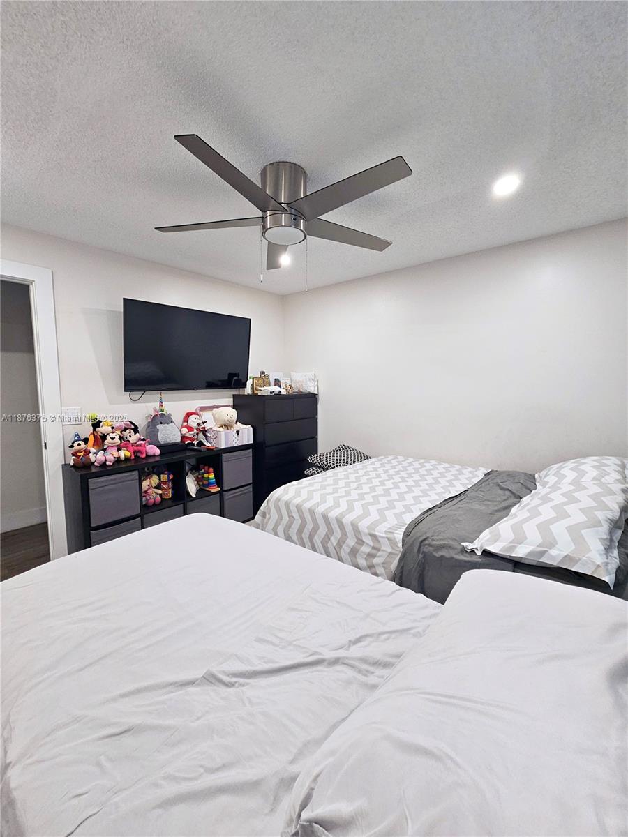 EMERALD OAKS 17 CONDO - Residential Lease