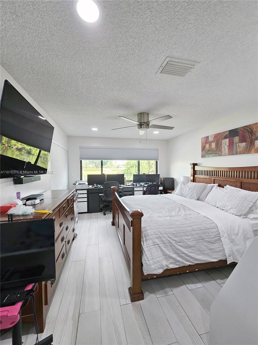 EMERALD OAKS 17 CONDO - Residential Lease