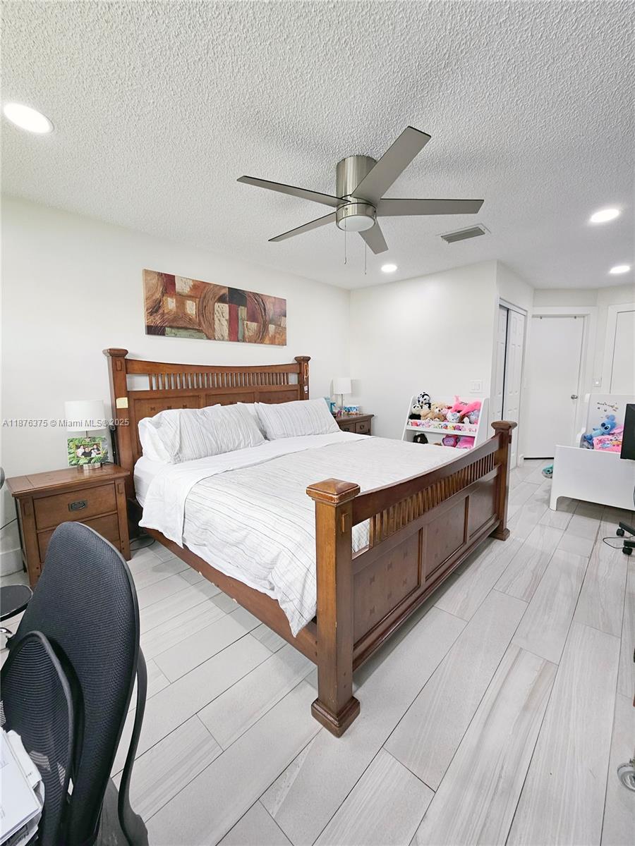 EMERALD OAKS 17 CONDO - Residential Lease