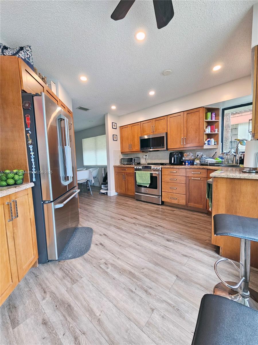 EMERALD OAKS 17 CONDO - Residential Lease