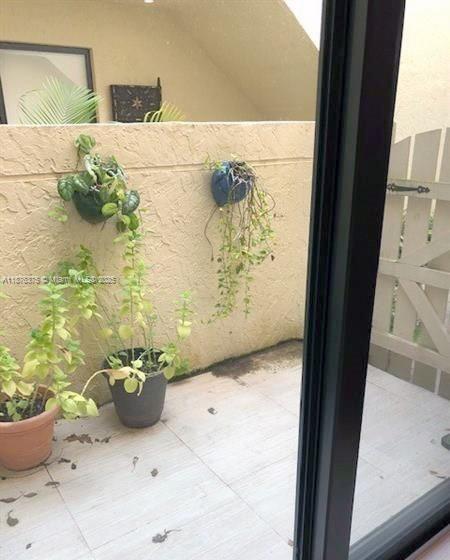 EMERALD OAKS 17 CONDO - Residential Lease