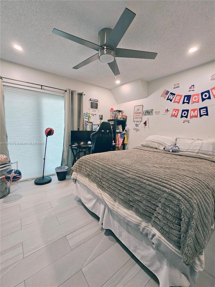 EMERALD OAKS 17 CONDO - Residential Lease