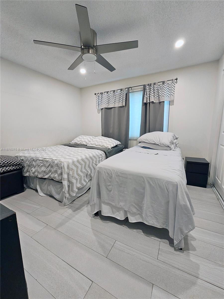 EMERALD OAKS 17 CONDO - Residential Lease