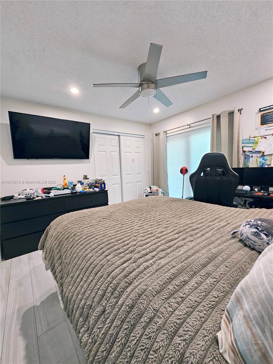 EMERALD OAKS 17 CONDO - Residential Lease