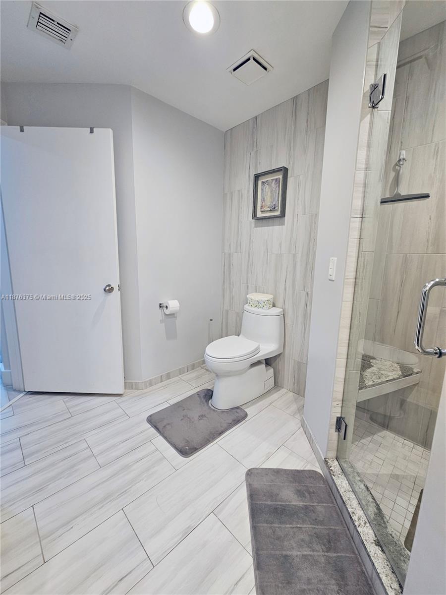 EMERALD OAKS 17 CONDO - Residential Lease