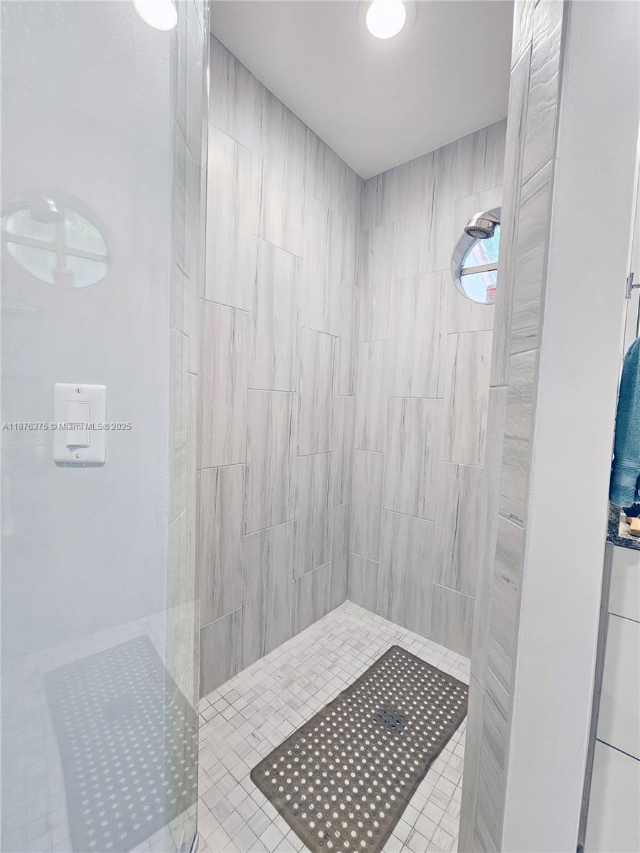 EMERALD OAKS 17 CONDO - Residential Lease