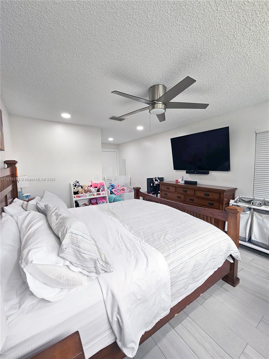 EMERALD OAKS 17 CONDO - Residential Lease