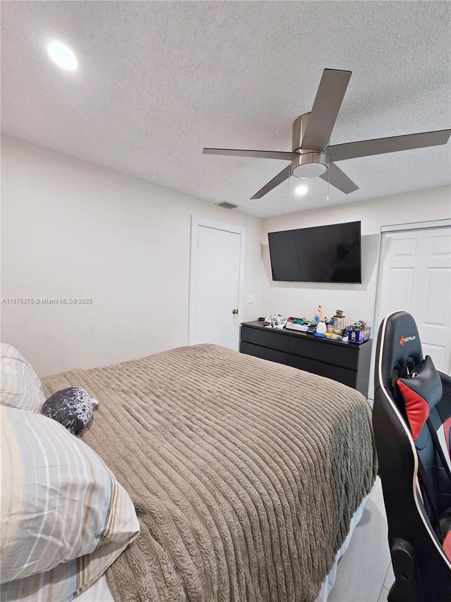 EMERALD OAKS 17 CONDO - Residential Lease