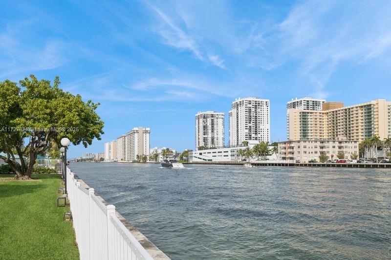 800 Parkview Dr 421