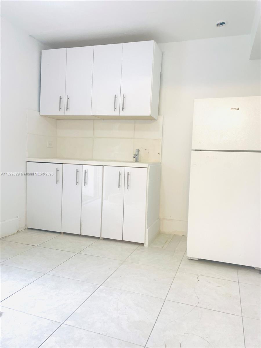 Charming 1 Bed, 1 Bath Home in Historic Opa-Locka!
Welcome to one of the most beautiful streets in Opa-Locka—just four blocks from the airport and Amazon. This cozy 1-bedroom, 1-bathroom gem is located in a peaceful, friendly community with a pool and recreation center.
According to historian Dorothy Jenkins Fields, Opa-Locka is one of the most unique cities in America. Founded by legendary aviator Glenn Curtiss in 1926, it boasts the largest collection of Moorish Revival architecture in the U.S., with 20 buildings listed on the National Register of Historic Places.
Don’t miss your chance to live in this culturally rich, conveniently located neighborhood.
Parking available.