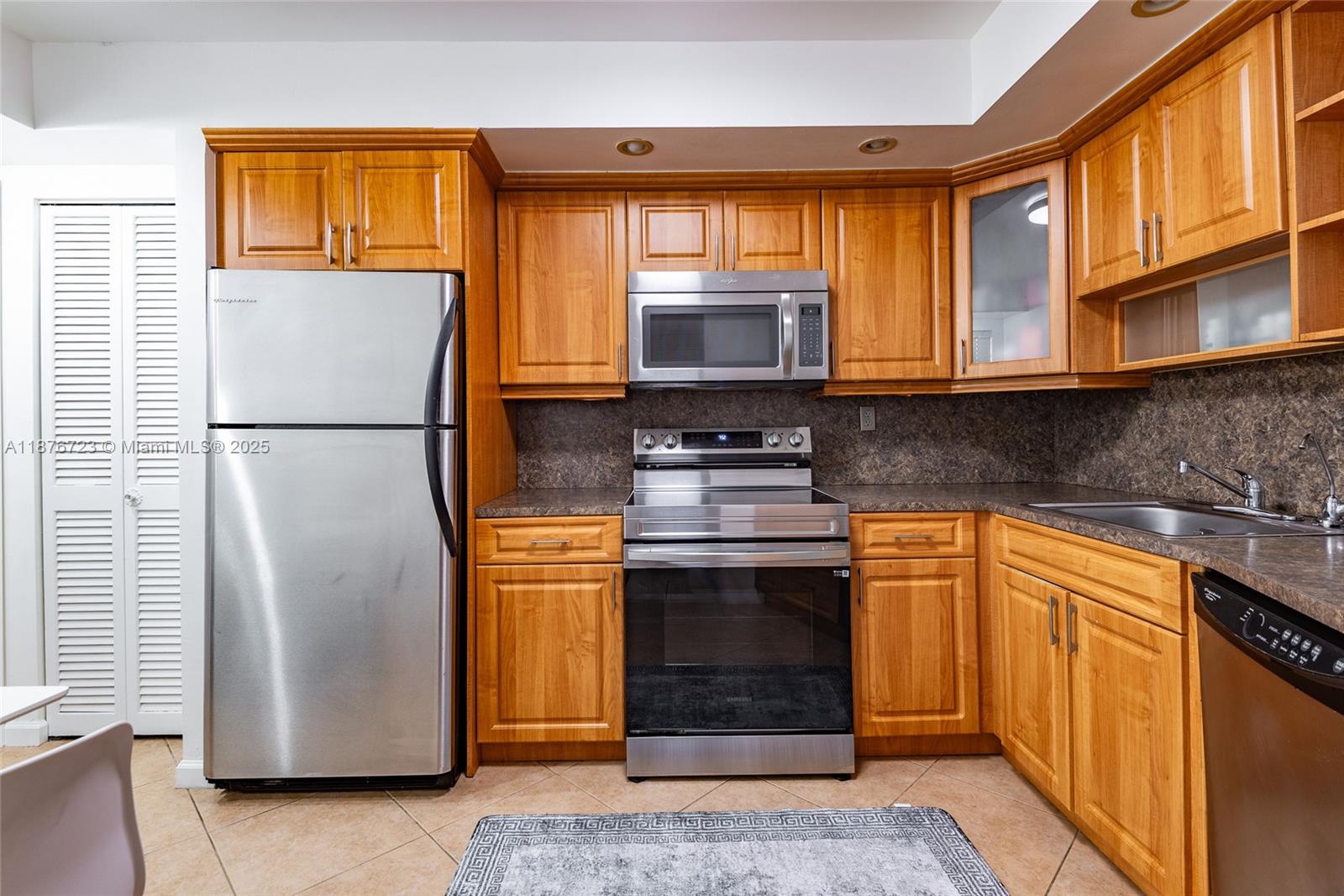 JADE WINDS GROUP-DAISY GA - Residential