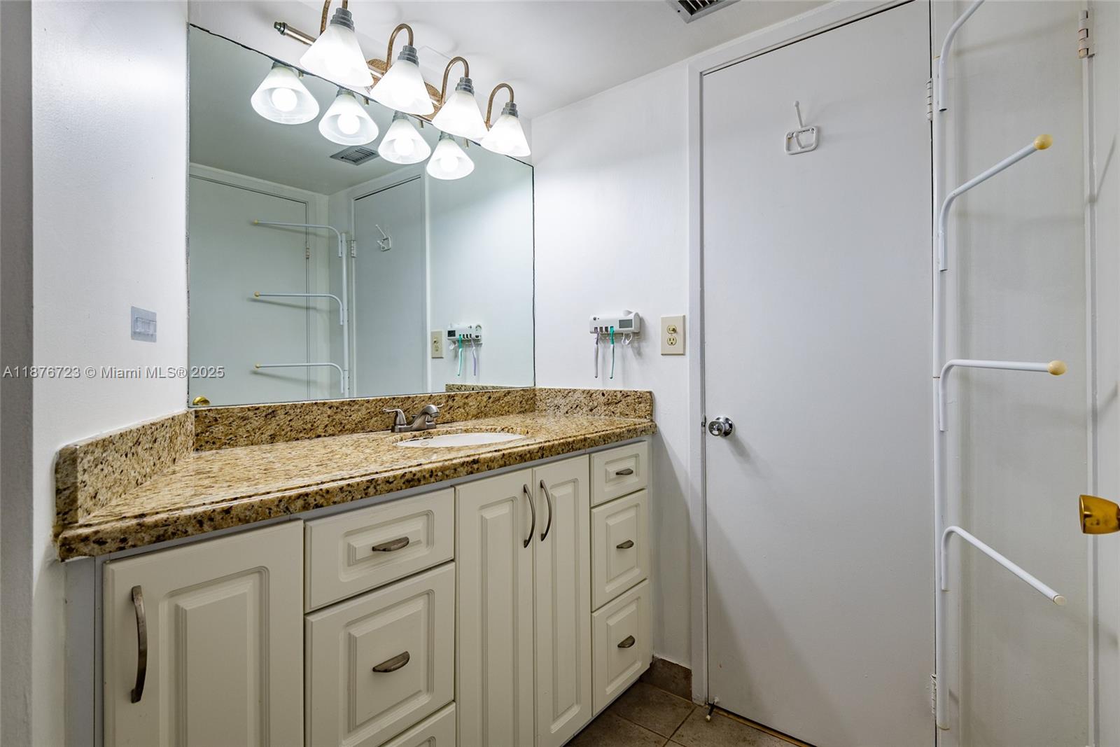 JADE WINDS GROUP-DAISY GA - Residential