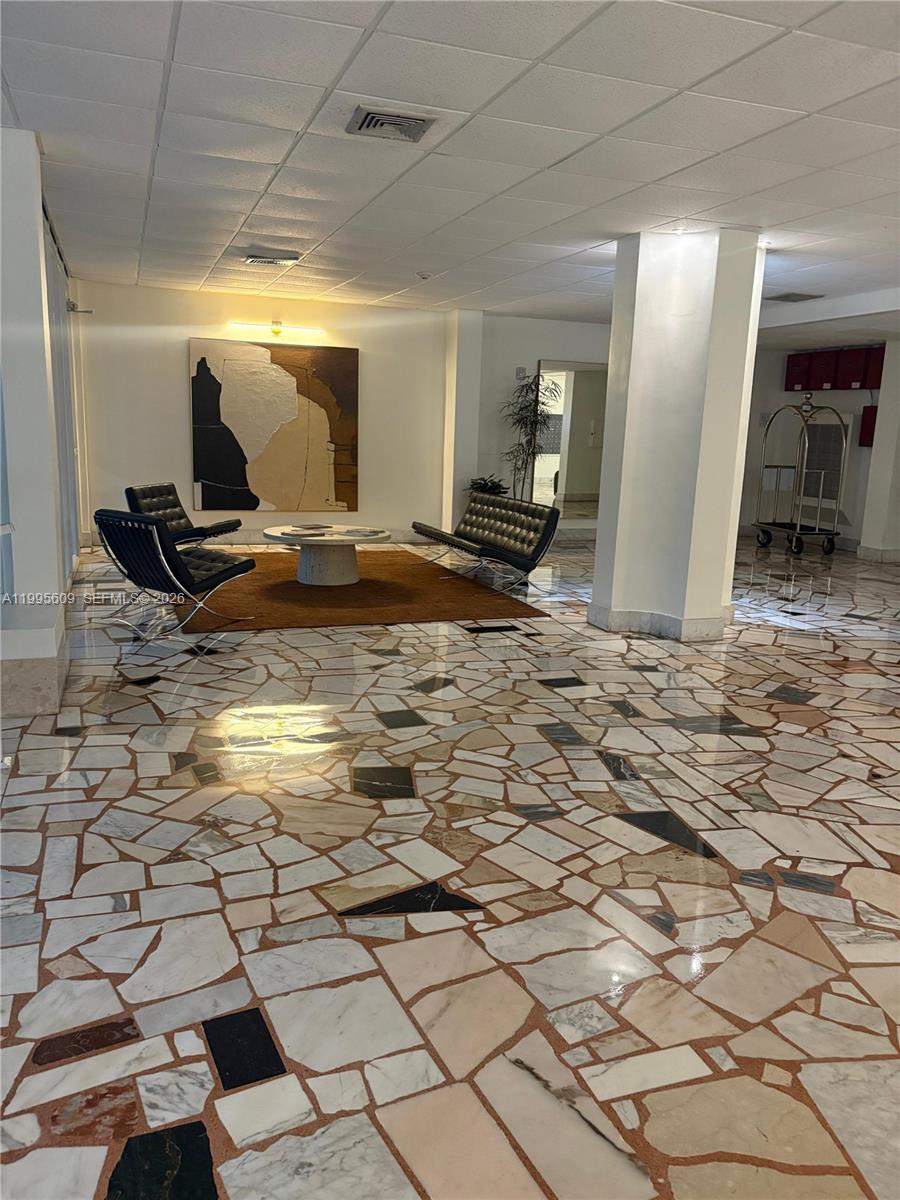 BAYVIEW TOWERS CONDO SOUT - Residential