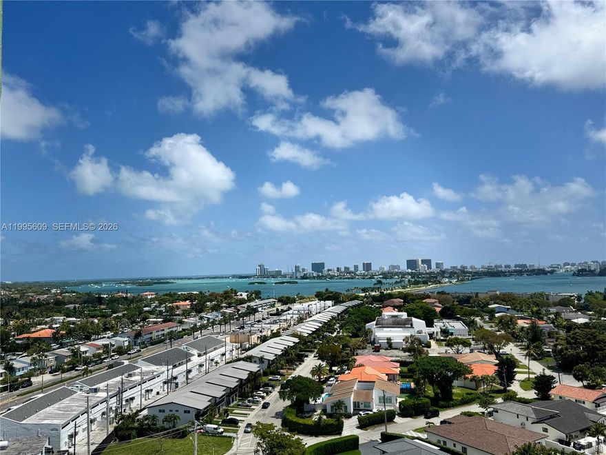Beautiful 2/2 unit in North Miami with a spectacular view of the Inter-coastal.
The building is located in beautiful Sans Souci Blvd. close to shopping centers, restaurants and ten minutes from the Atlantic Ocean.
The unit has lots of natural light and a spectacular view of the Inter-coastal.