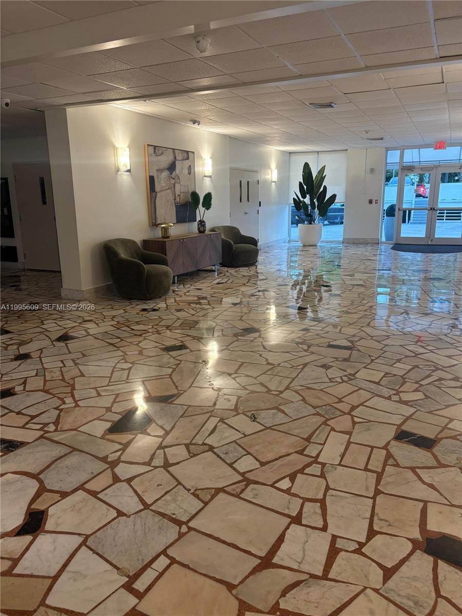 BAYVIEW TOWERS CONDO SOUT - Residential