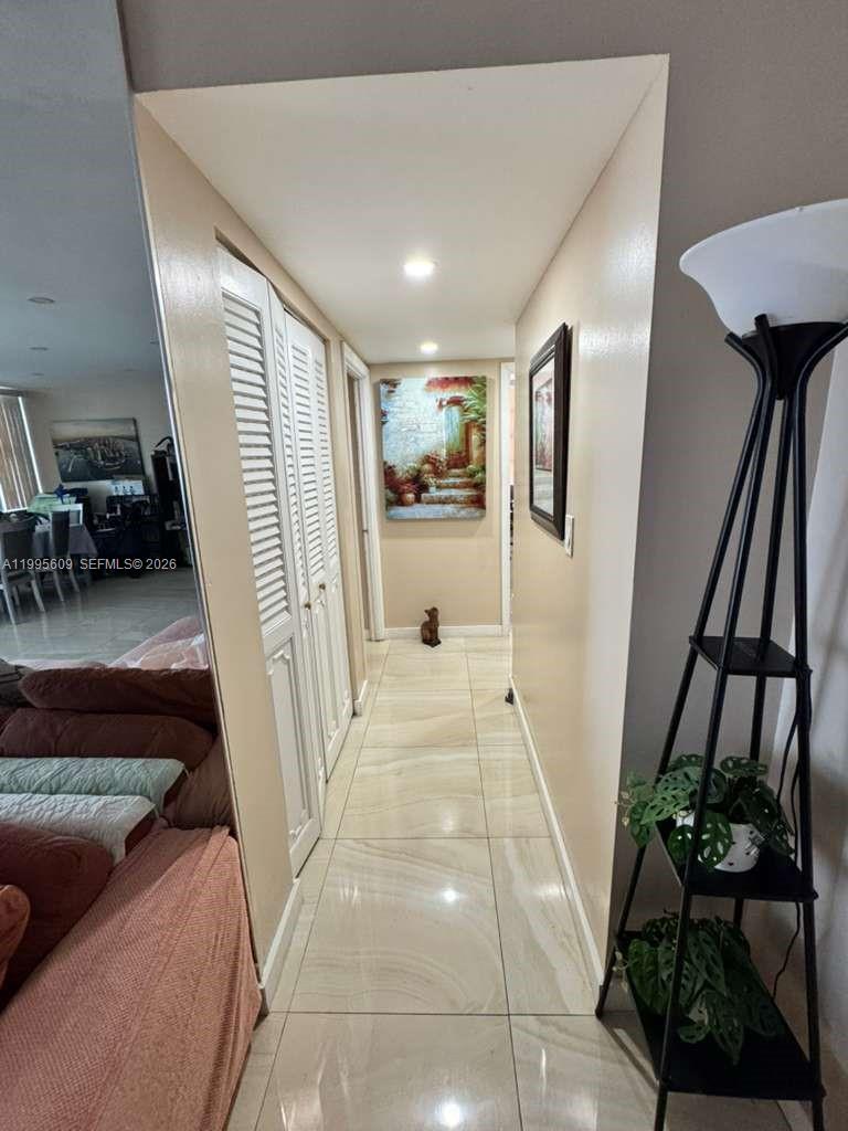 BAYVIEW TOWERS CONDO SOUT - Residential