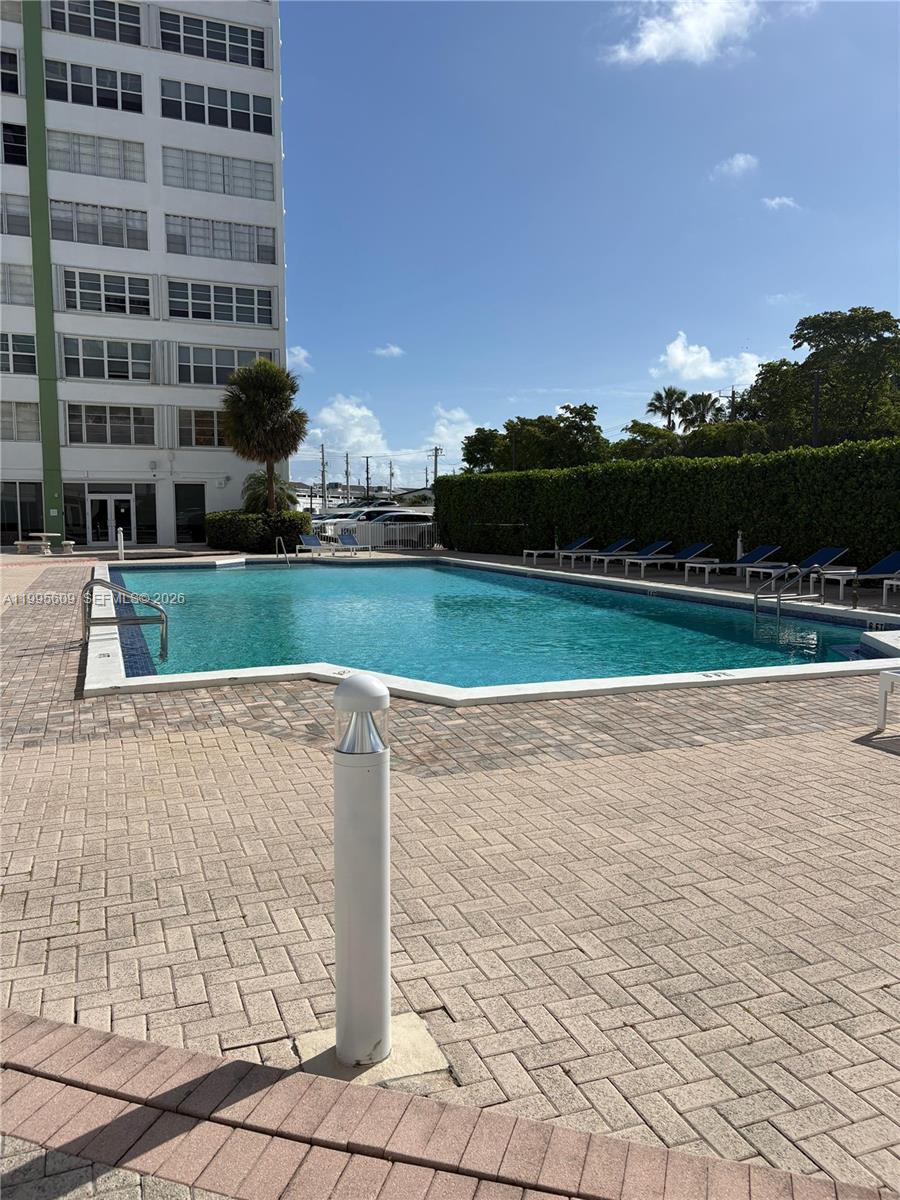 BAYVIEW TOWERS CONDO SOUT - Residential