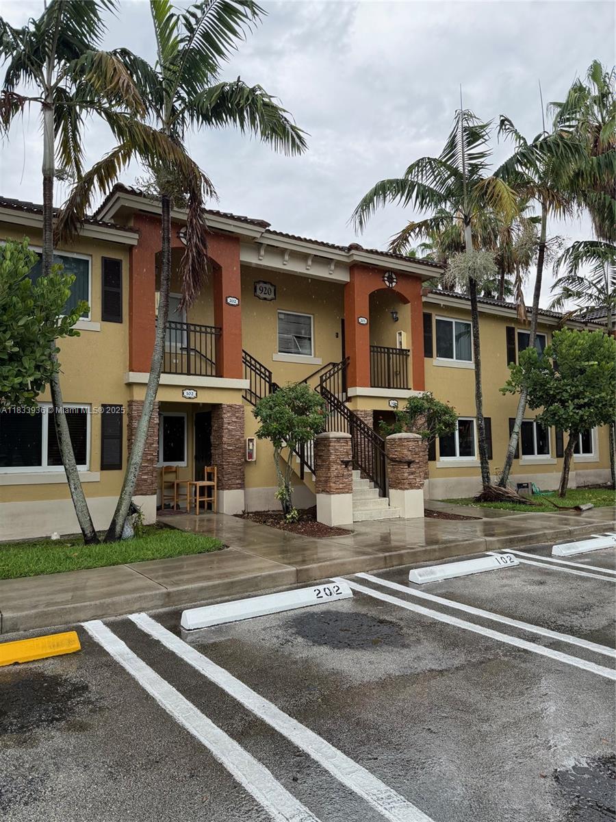 920 NE 33rd Ter 103