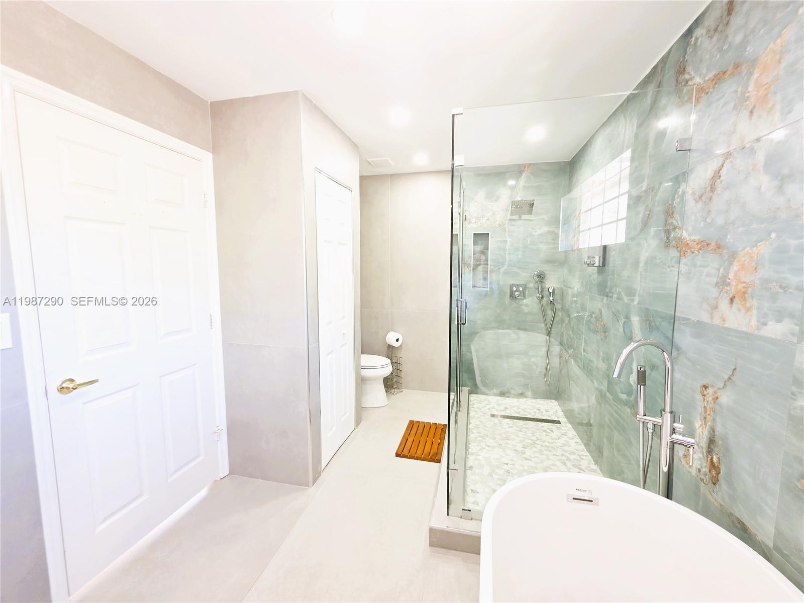 SAPPHIRE POINTE - DIAMOND - Residential Lease